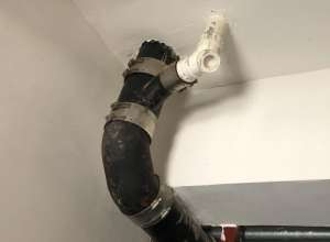 卫生间水管漏水怎么修？老师傅教你几招，不花钱就能解决！