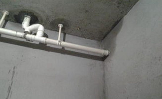 楼上卫生间漏水到楼下怎么办?教你几个小妙招，这样解决较有效