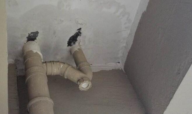 墙内水管漏水怎么处理？老师傅教你一招，不花钱自己搞定！