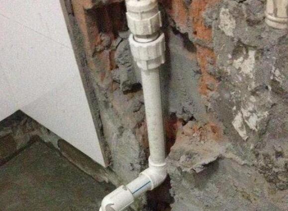 墙内水管漏水怎么处理？处理时有哪些注意事项？
