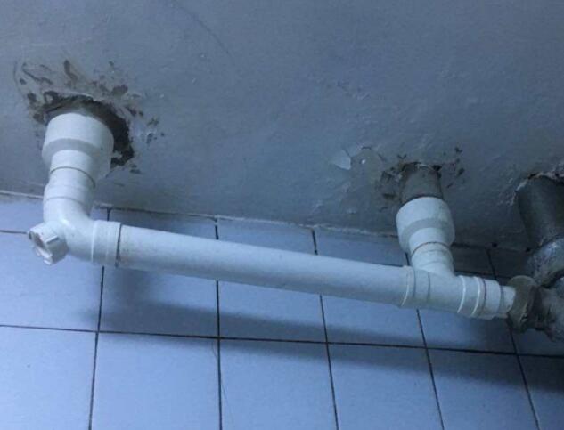 卫生间漏水的原因是什么？卫生间下水管漏水怎么办？