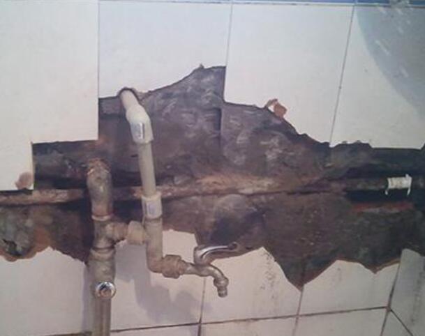 墙里面水管漏水怎么维修？这几种方法让你摆脱漏水烦恼！